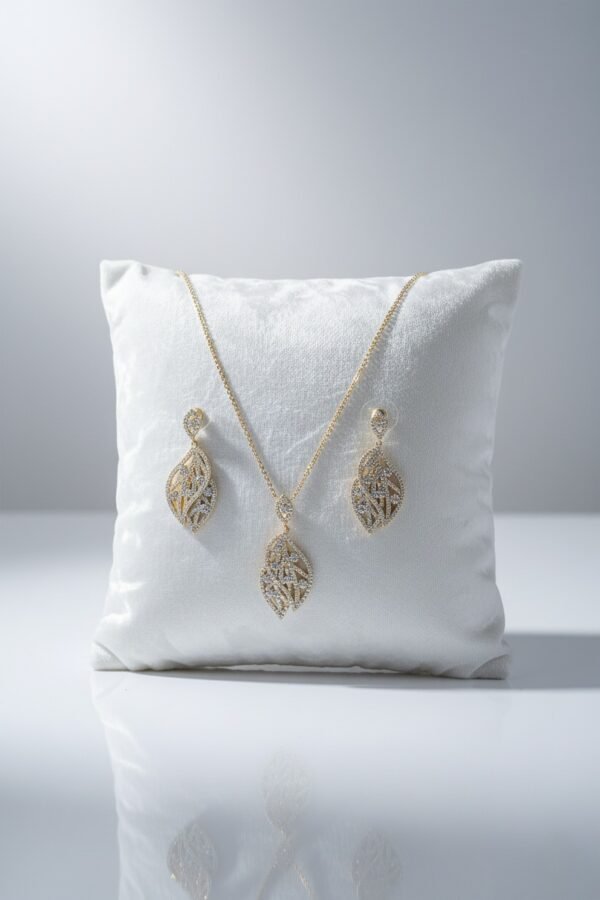 Necklace And Earrings Set Gold plated jUAE elegant pendant and earrings